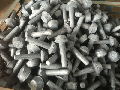 鍛件尺寸差異大，優(yōu)選力量范圍廣的壓力機(jī)